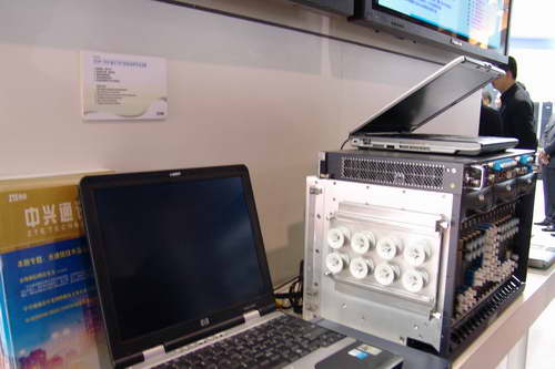 2005中國(guó)國(guó)際通信展中興展臺(tái) 科技盛宴上的產(chǎn)品秀